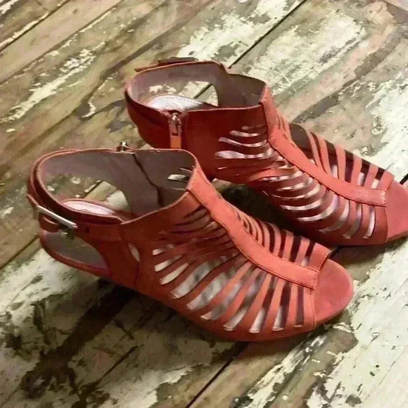 Vince Camuto strappy heels - Picture 1 of 8